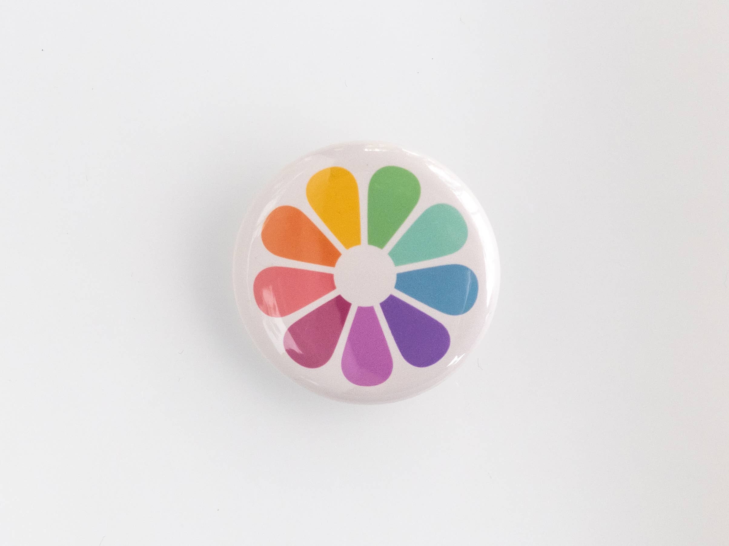 ROBNKO - Wholesale Lapel Pin/Button - Retro Pride Rainbow Buttons13