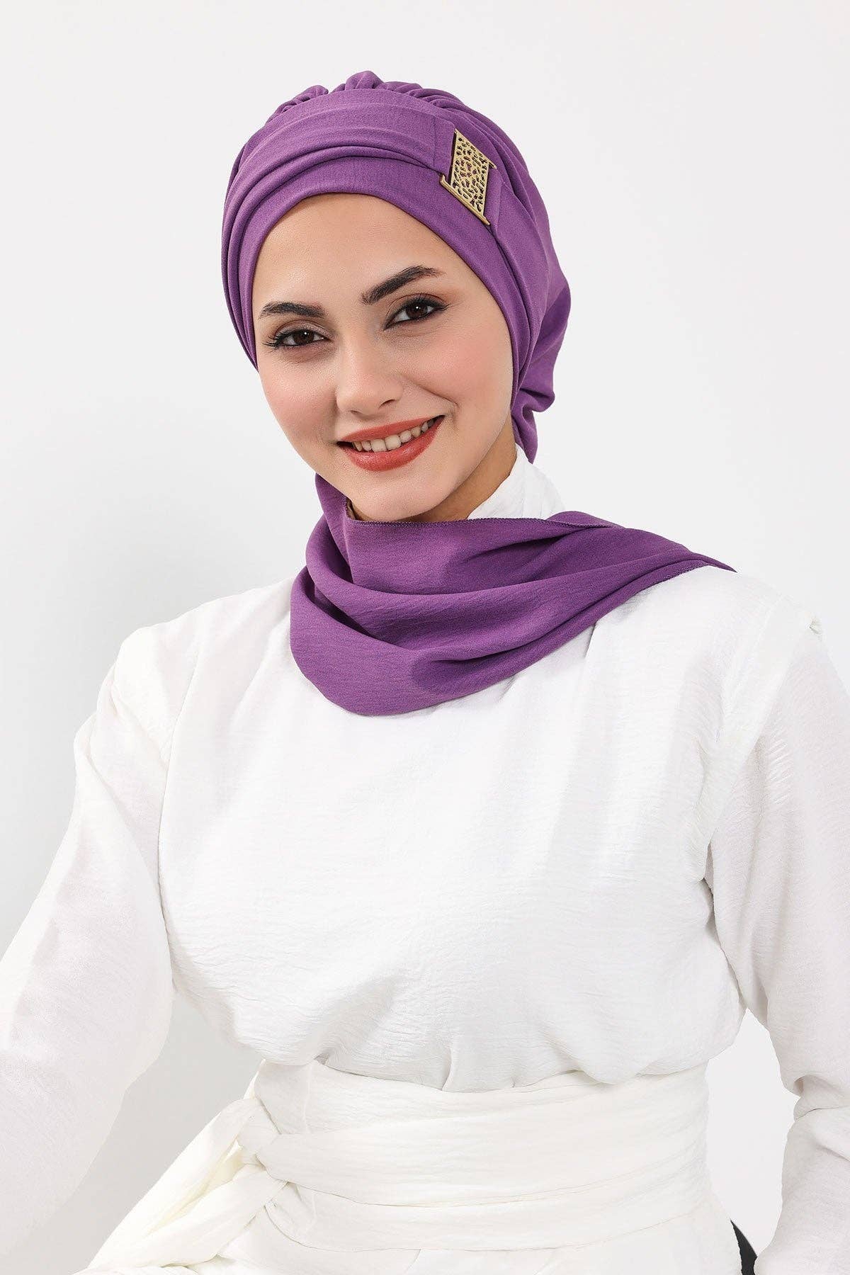 Aisha's Design – wholesale Hijab – Women’s – Modest Fashion Instant Aerobin Turban with Leopard Pattern Accessory, Pre-Tied Aerobin Hijab with Chic Metal Accessory,HT-11A28