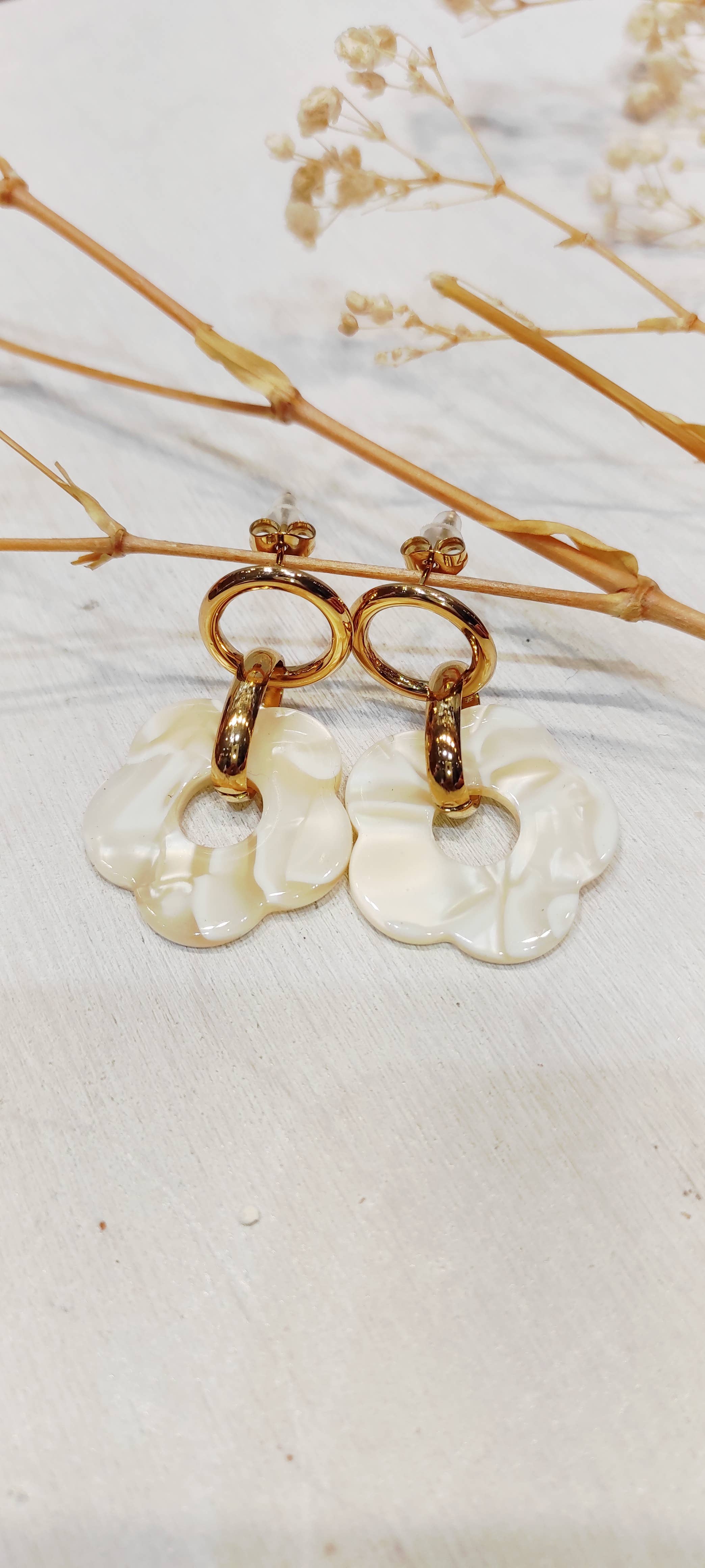LOLO & YAYA - Vente Boucles d'oreilles pendantes - Boucles D’Oreilles Fleurs Acrylique Candida1