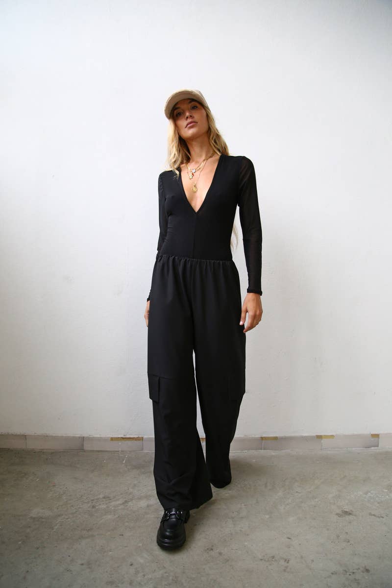 sabel Zwarte body met diepe V-hals voor en achter en lange tule mouwen voor groothandel op Faire7