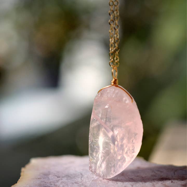 GEMNIA - Wholesale Pendant/Charm Necklace - Raw Rose Quartz Crystal Necklace