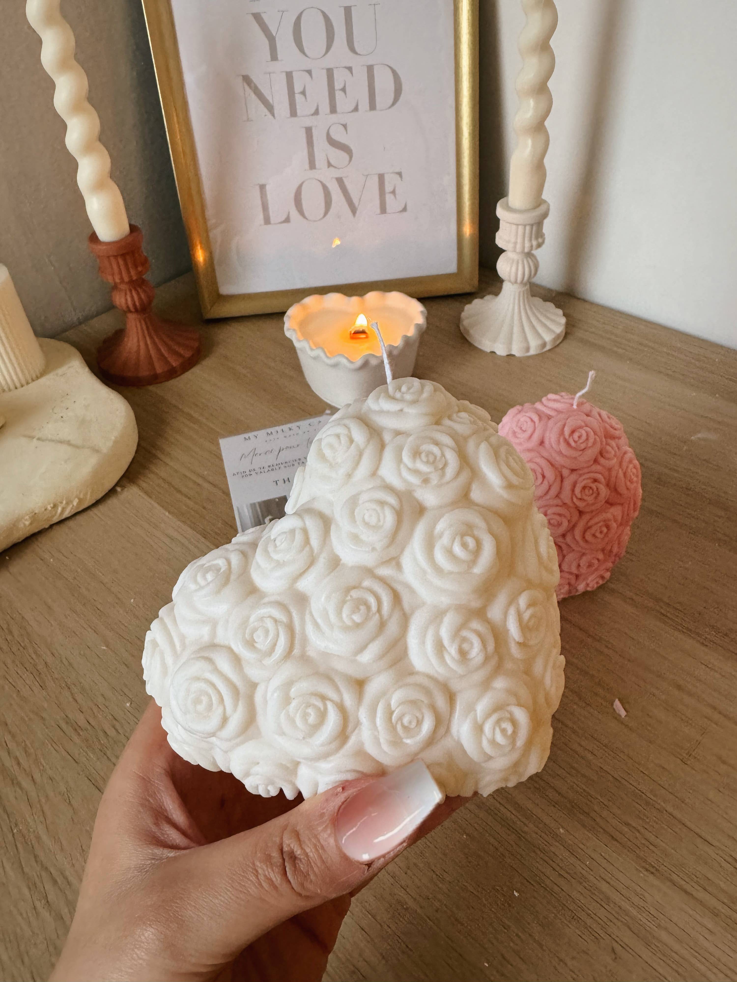 My Milky Candle - Vendita all'ingrosso Candele regalo - Candela a forma di cuore con boccioli di rosa, vari colori disponibili0