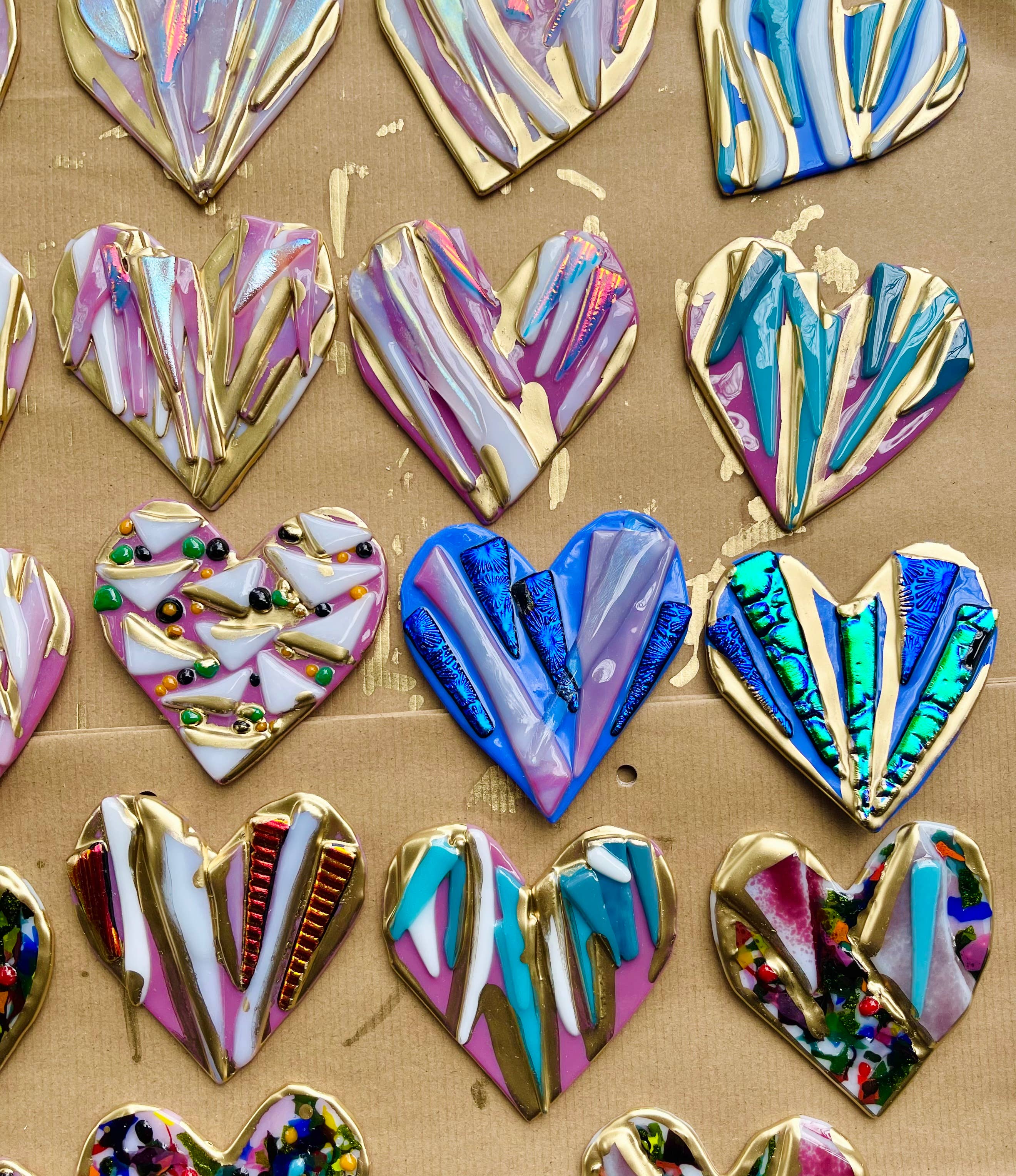 Atelier Glass Studio – Engroshandel Pynt – 4,5" Glas Graffiti Hjerte - Assort - Ornament - Valentinsdag5