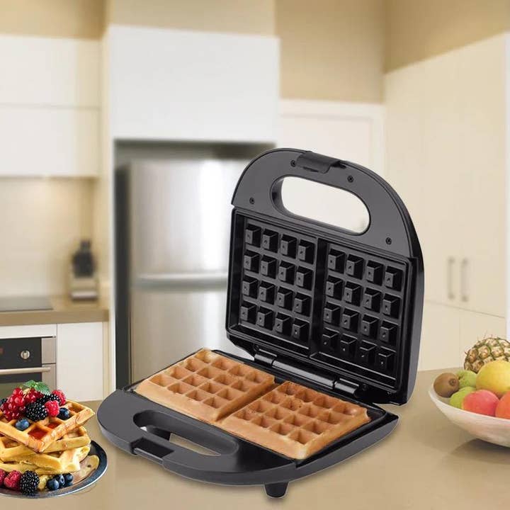 Royal Swiss - Wholesale Kitchen Appliance - Waffle Maker (2 Waffles)3