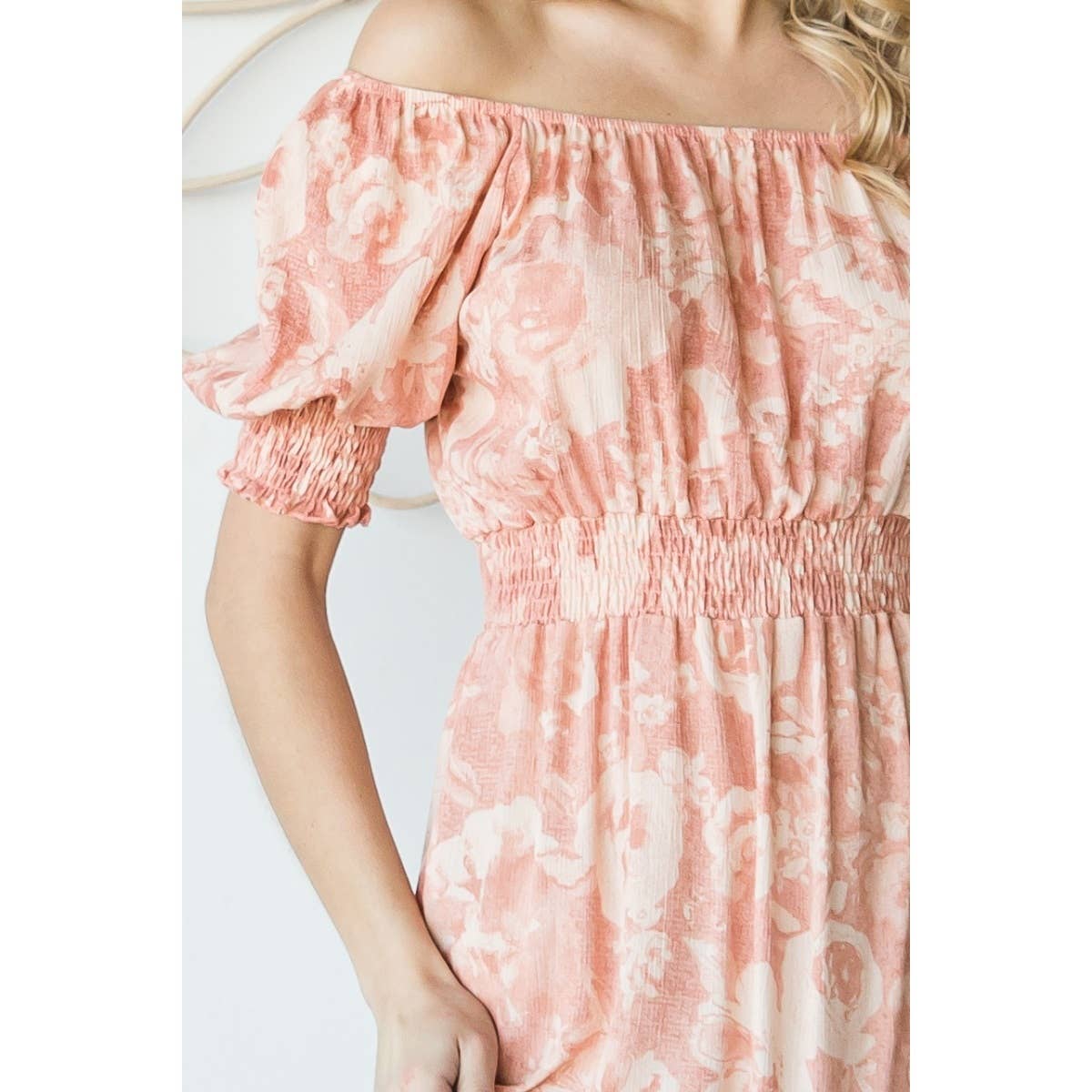 Perzik Vintage midi-jurk met bloemenprint en vierkante hals voor groothandel op Faire2