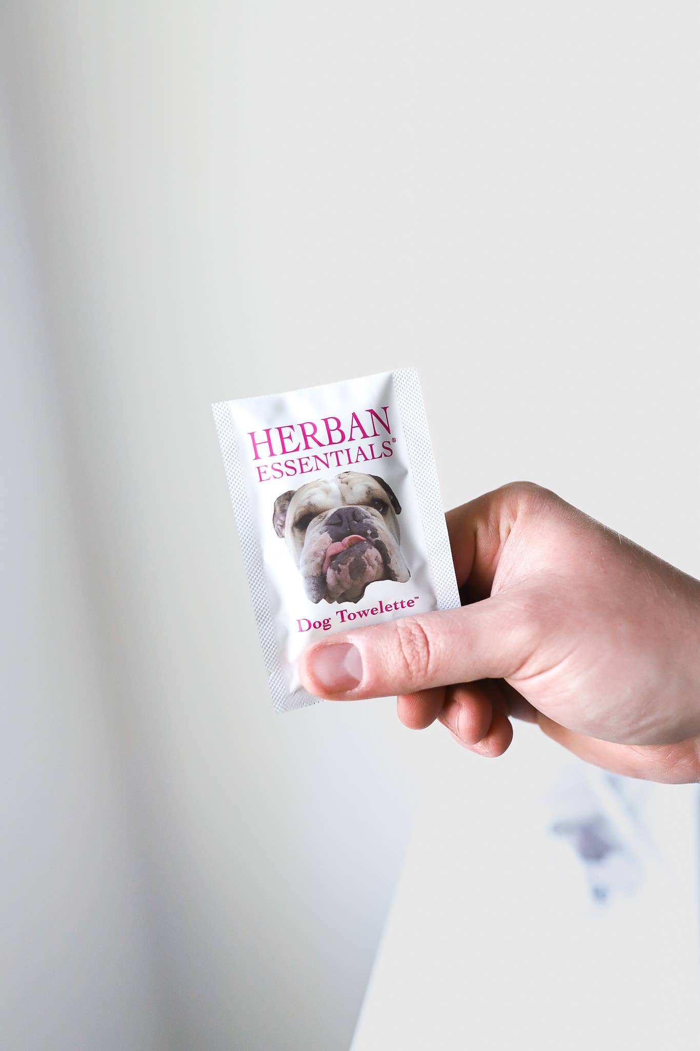 Herban Essentials - Wholesale Pet Cleaning Supplies - Dog Towelettes - 20 Individual Lavender Essential Oil Wipes2
