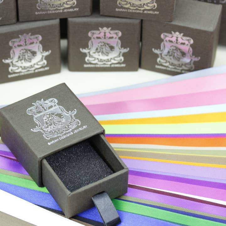 SARAH DESIGNS JEWELRY - Venta al por mayor Collares con colgantes/abalorios - Colgante y cadena de plata tallada en forma de concha victoriana con forma de mujer N3548