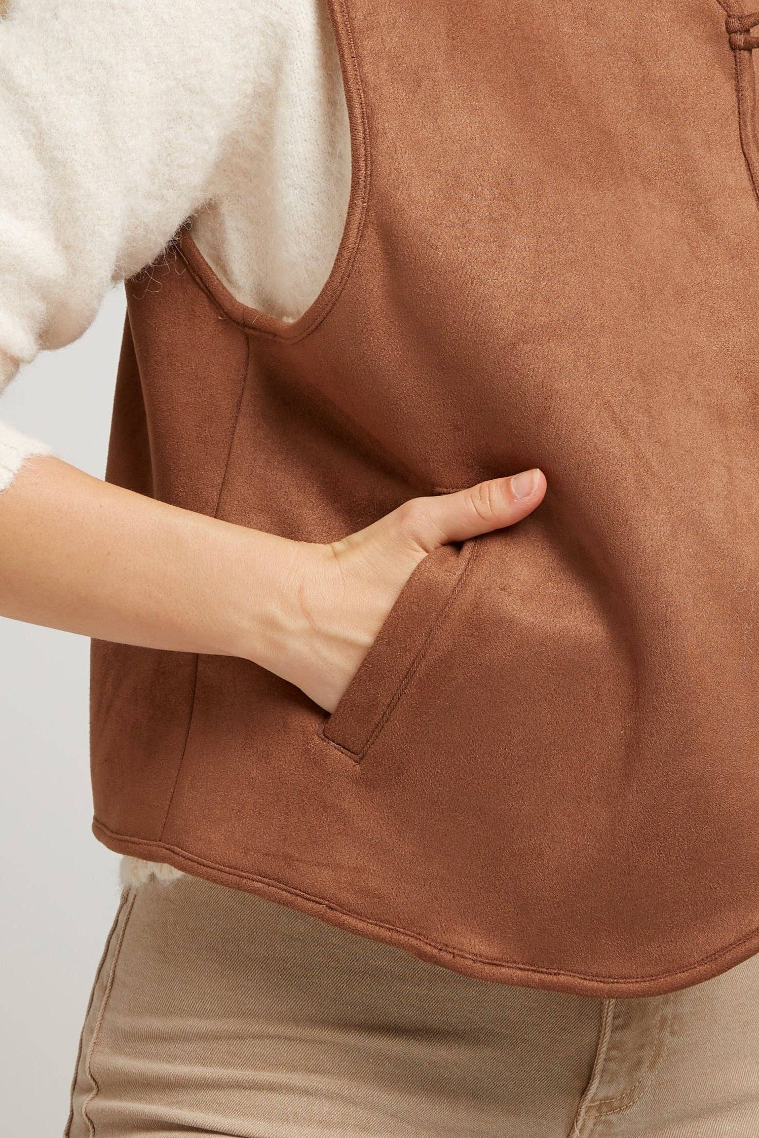 Andy & Lucy – Großhandel Strickjacke – Damen – GERALT - Wendejacke aus weichem Wildlederimitat2