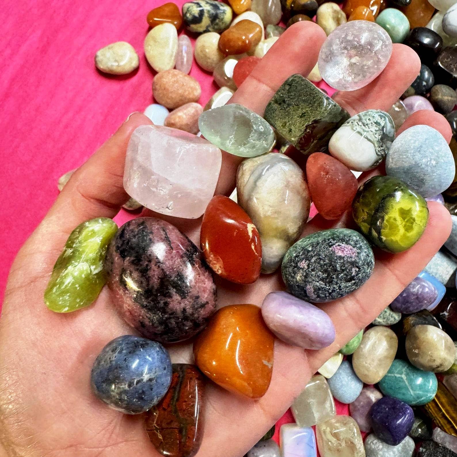 Elf Kendal Hippies - Vendita all'ingrosso Pietra/cristallo spirituale - Borsa mista da 250g di pietre levigate assortite di varie dimensioni Elf1