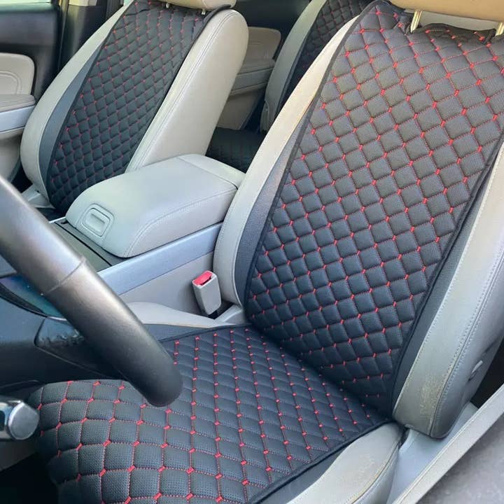 Set auto anteriore Copri in ecopelle traforata, nero e rosso per la vendita all'ingrosso da parte di OriginalDesign