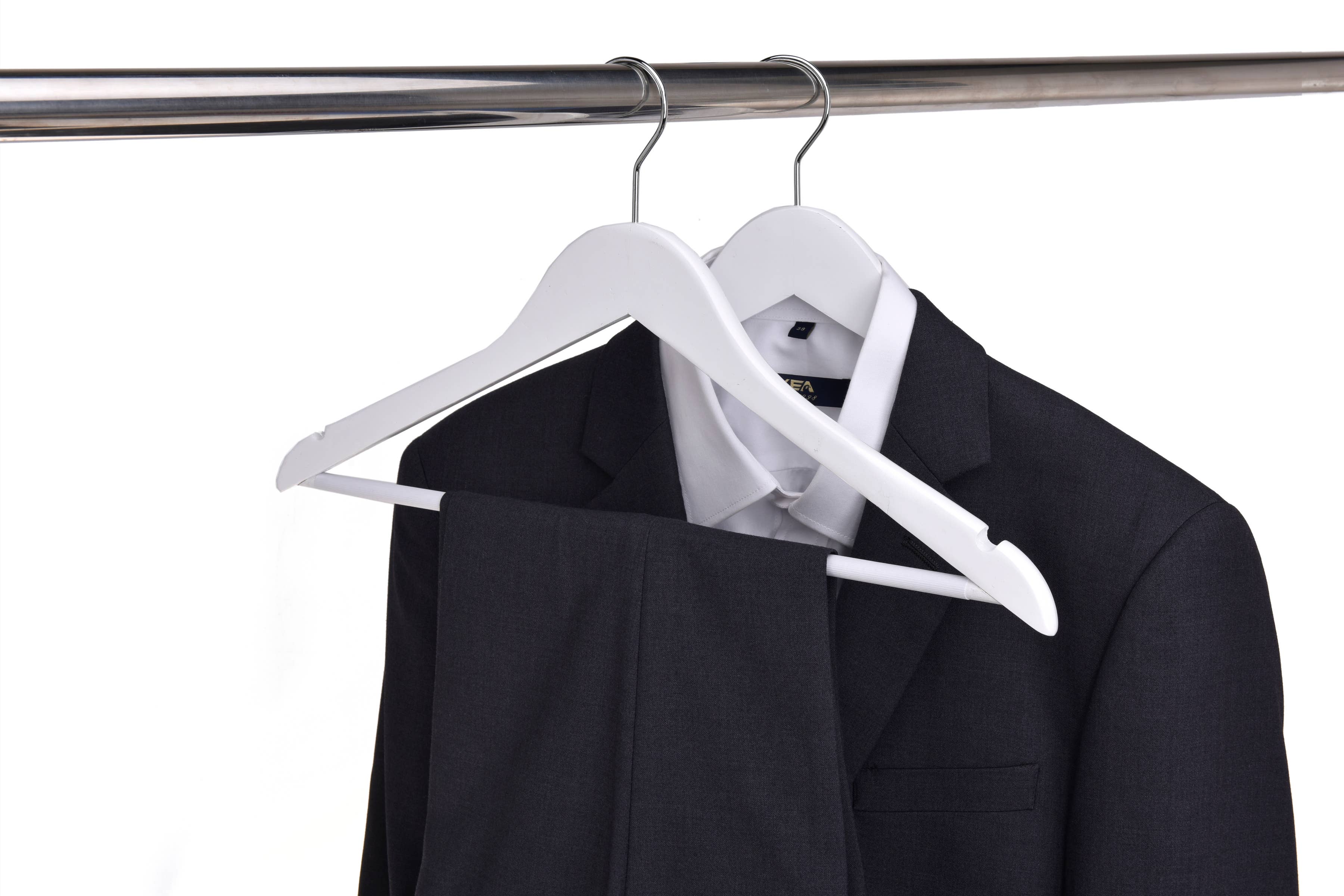 Quality Hangers - Vente Cintres - Cintre en bois semi-incurvé W040, 17,5 pouces, blanc - 801