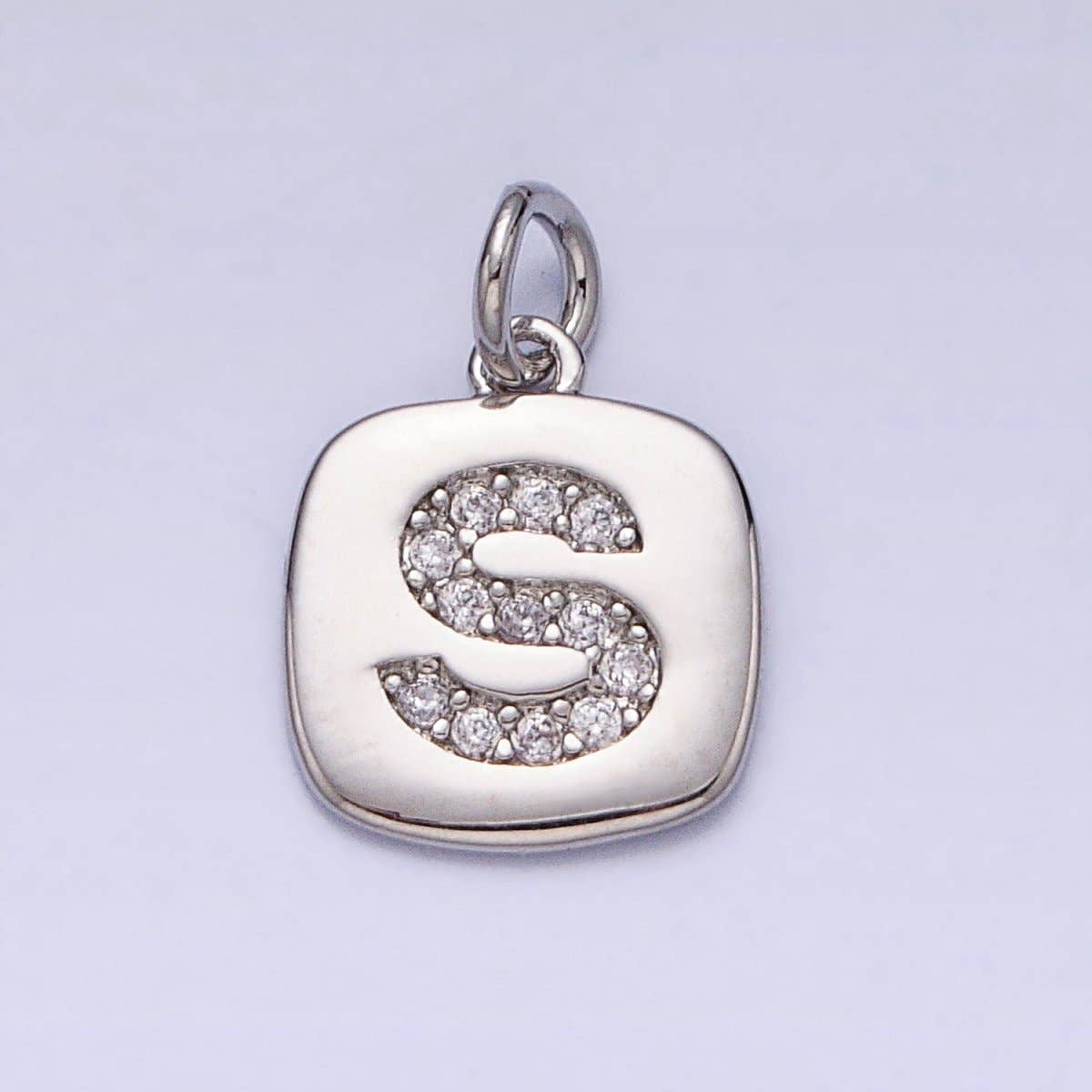 Aim Eternal - Vente Breloques/médailles personnalisées - Pendentif personnalisé avec initiale en pavé micro CZ carré argenté clair | A-266-A-27818