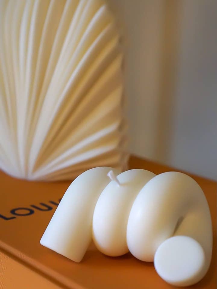 Twisted Coil Spring Candle - 100% Natural Soy Wax - Sculpture Decor for wholesale by Studio Su Casa
