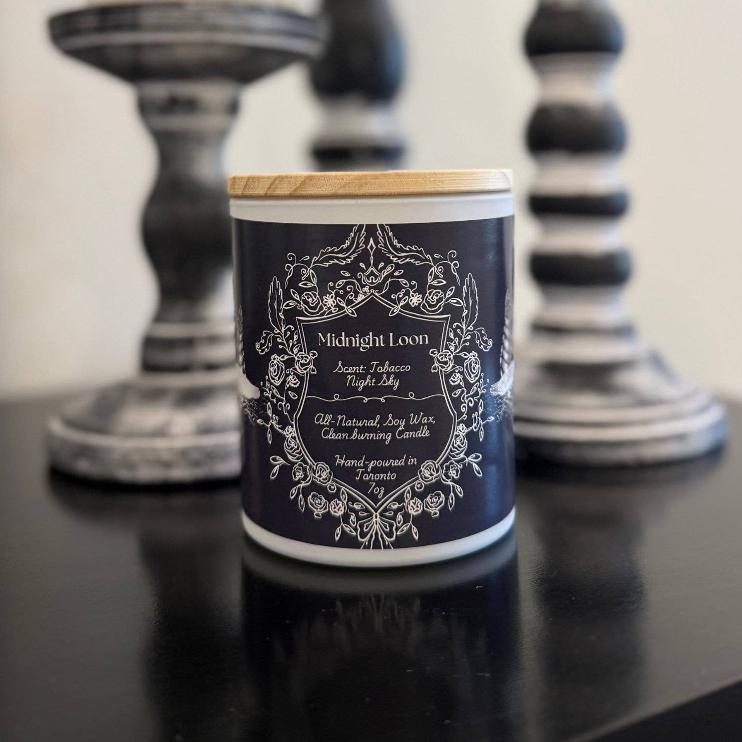 Feather & Flame Inc - Vendita all'ingrosso Candela in vasetto - "Luna di Mezzanotte" - Candela in Cera di Soia al 100% Tabacco Cielo Notturno2