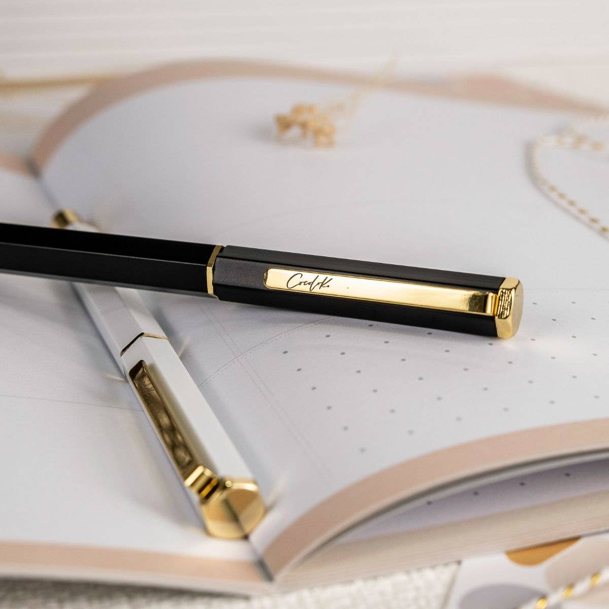 Cocoloko - Wholesale Pen - Black & White Pen Set1