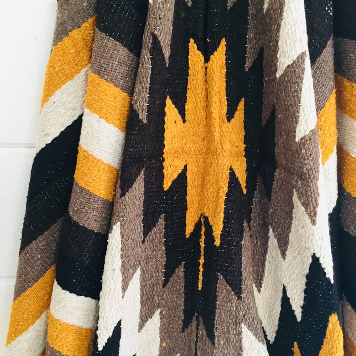 Bungalow Bungalow plaid diamant pour la vente par Mahalo Market