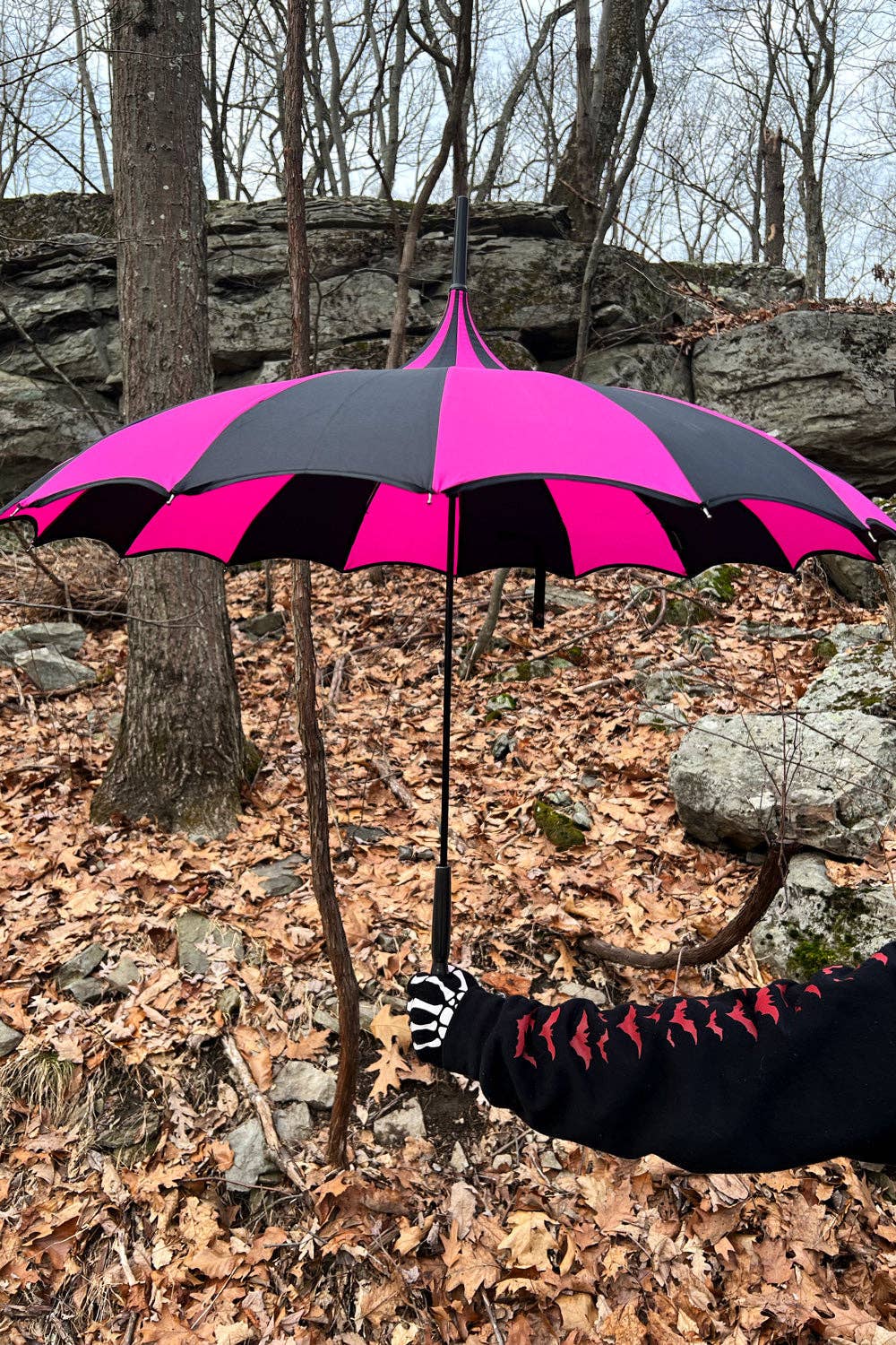 vampirefreaks - Wholesale Umbrella - Women's - Batwing Pagoda Umbrella [BLACK/HOT PINK STRIPED]8