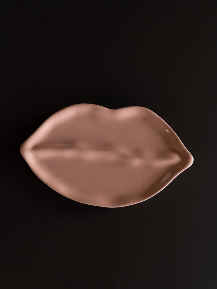 Piatto in ceramica a forma di labbra color rosa - Sisi per la vendita all'ingrosso da parte di Sisi, house of style BV