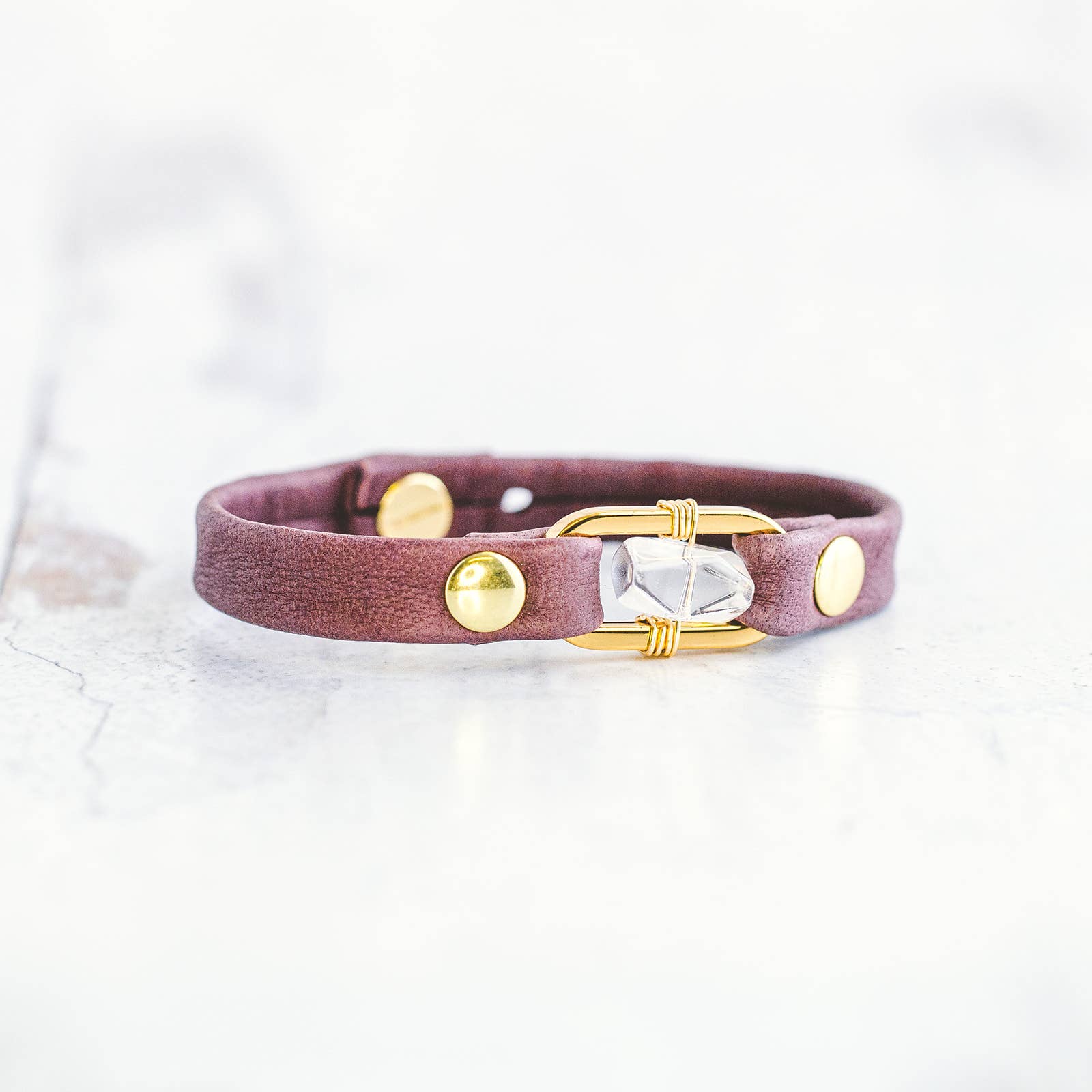 Giving Bracelets - Vente Bracelet jonc - Bracelet en cuir Desert Rose - Doré - Quartz transparent4