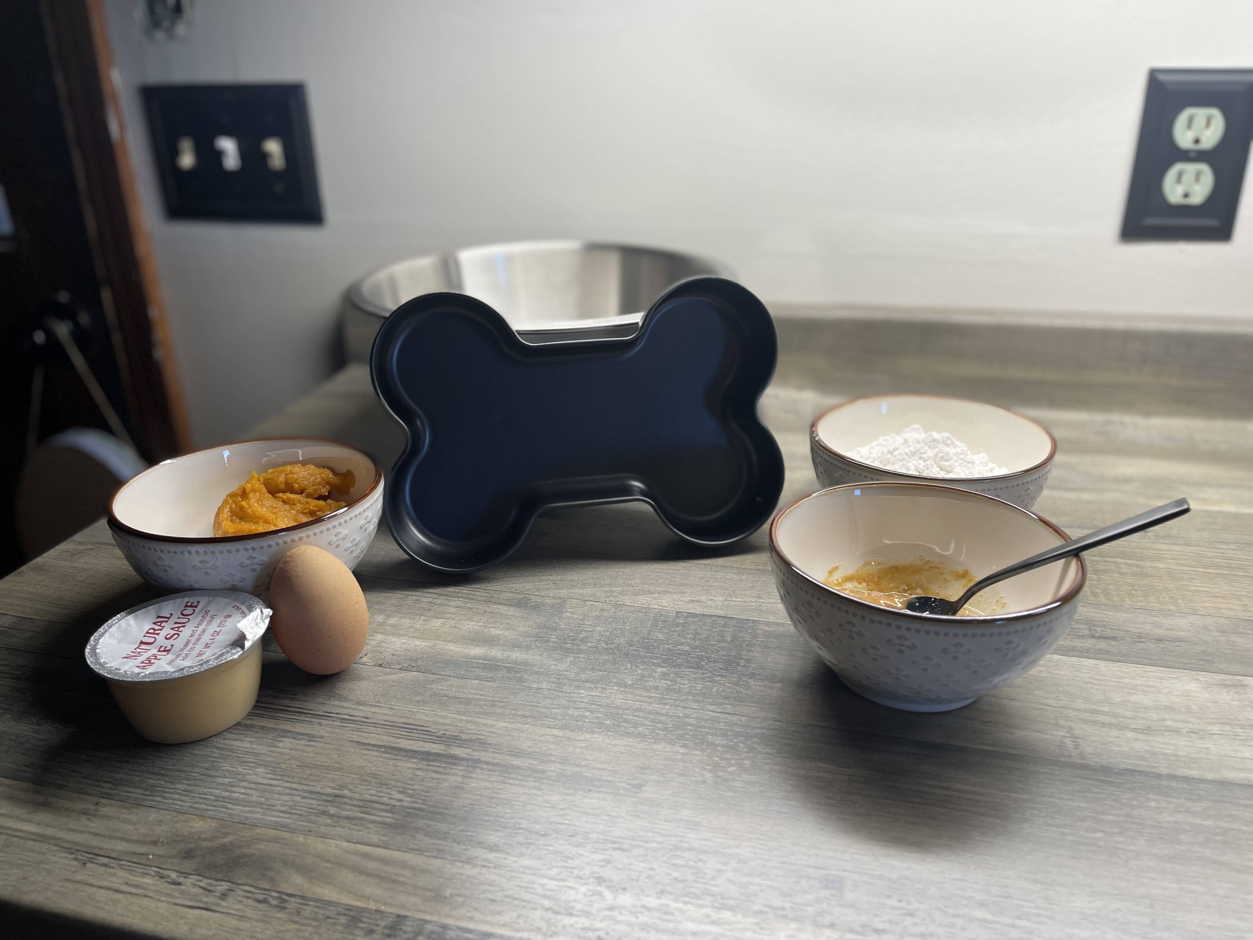 Midlee Designs - Wholesale Cake Pan - Midlee Nonstick Bone Shape Pan (Cake)3