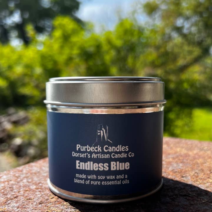 Purbeck Candles – wholesale Reseljus – Signature Range Candle i en burk - Endless Blue1