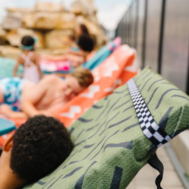 Crae.Home - Wholesale Beach Towel - Lounge Chair Pool Towel Band4