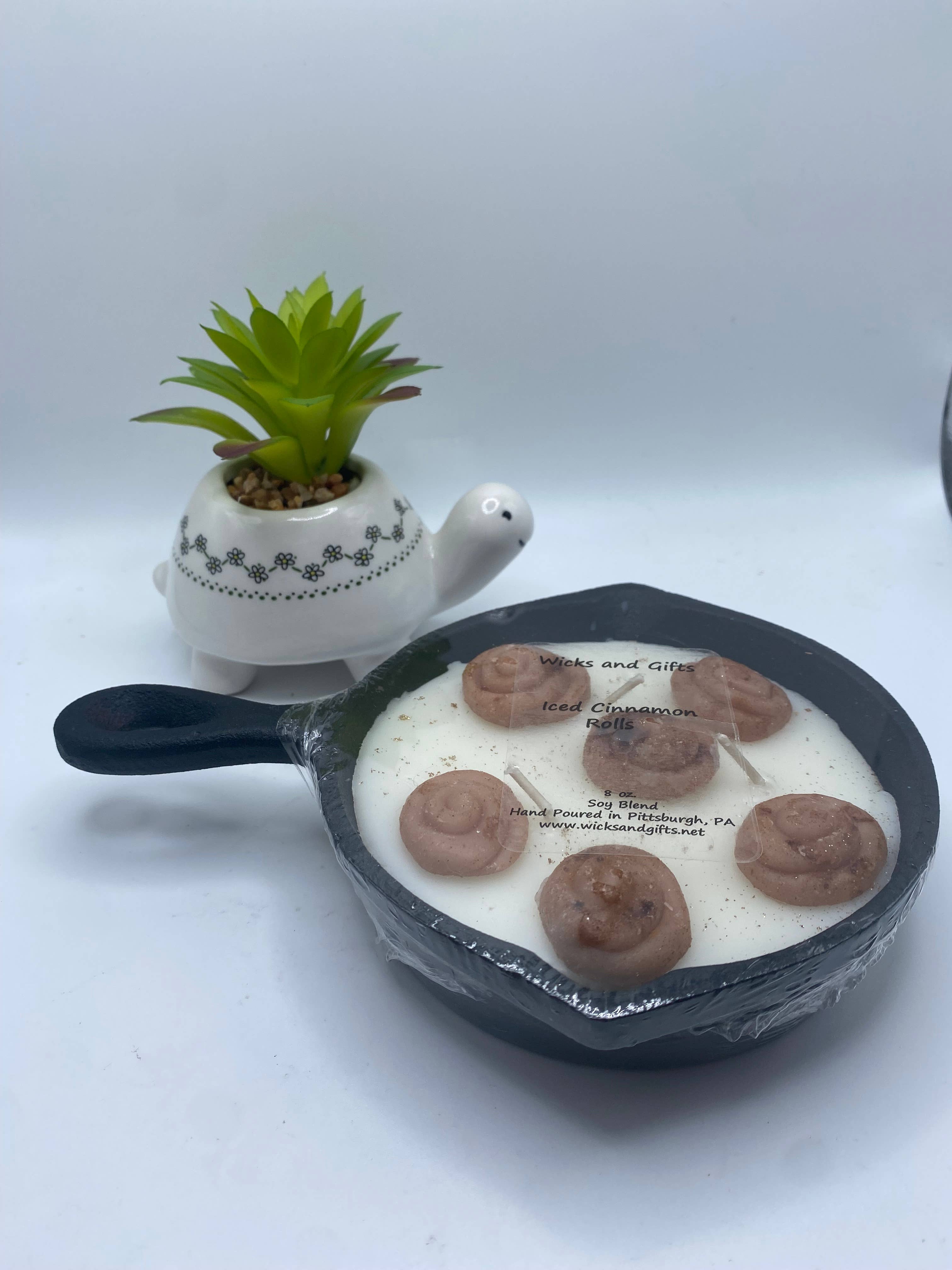 Wicks and Gifts - Wholesale Novelty Candle - 8 oz Iced Cinnamon Roll Cast Iron Frying Candle1