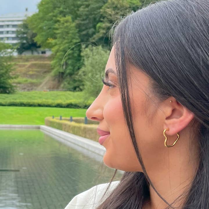 Schmuckgroßhandel - Wholesale Hoop Earrings - Fancy Heart earrings | 18K gold plated