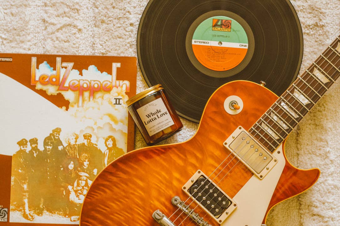 Shy Wolf Candles - Wholesale Pot/gevulde kaars - Hele Lotta Love1