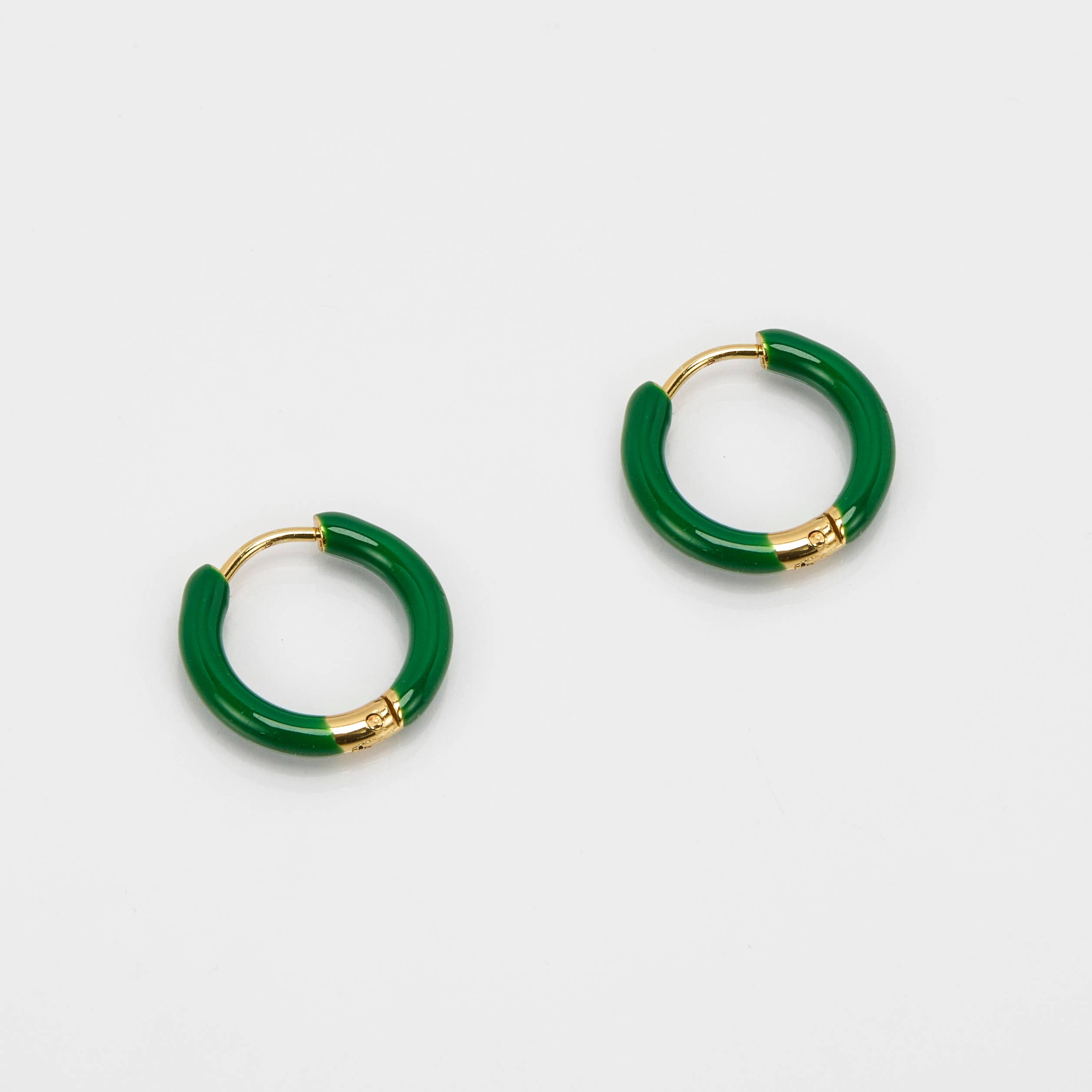 By Sookay – wholesale Enkelt örhänge – EG096 små gröna emaljerade stålringsörhängen1