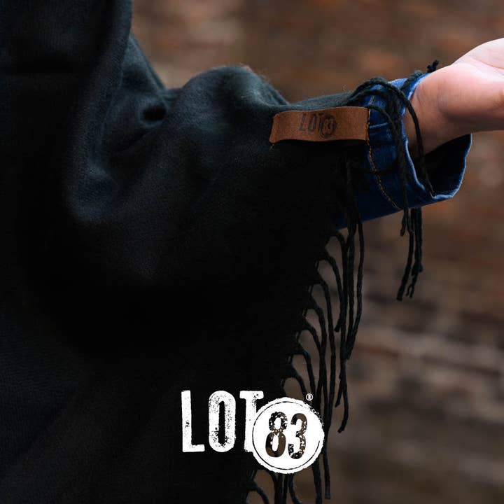 LOT83 - Wholesale Poncho - Women's - Poncho Mila Black1