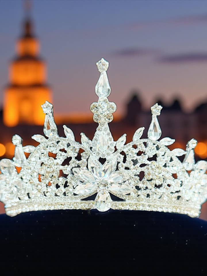 Silberne Prinzessinnen-Tiara, Vintage Krone, Hochzeitsbraut-Tiara für den Großhandel von Happy Dream Gifts