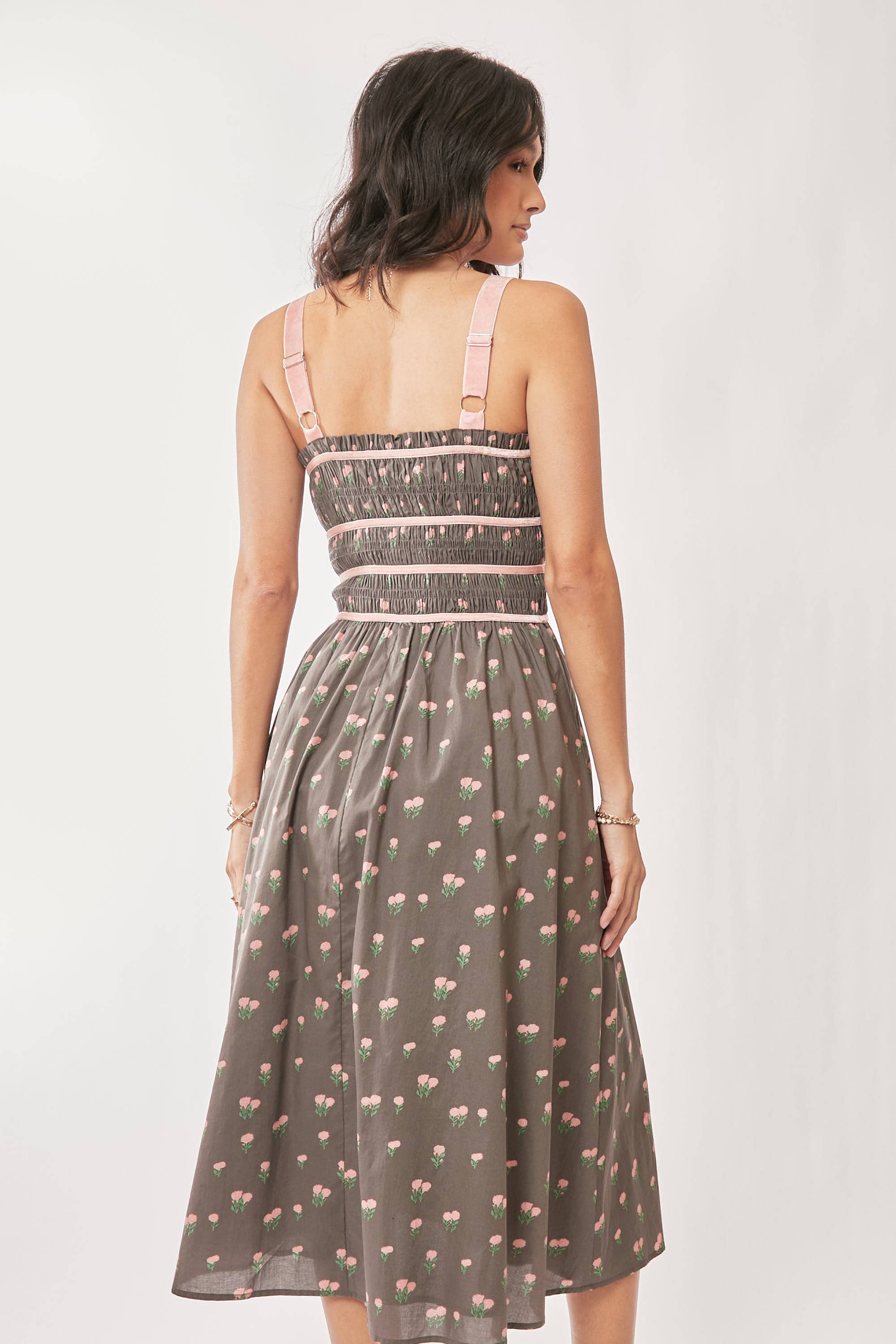 Davi & Dani - Vente Robe – femme - ROBE MIDI EN VELOURS À SMOCKING AVEC PLUS DE CONTRASTE19