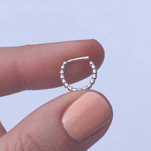 Anneau de septum à perles fines pour la vente par Renegade Silver