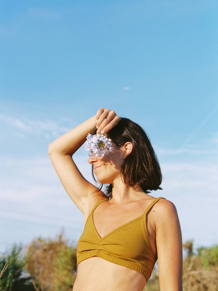 SOUTIEN-GORGE D'ÉTÉ pour la vente par Earth & Mama Co. (Irene Roman Rubio)