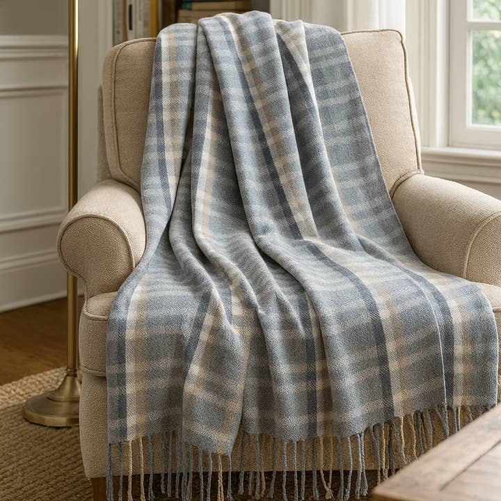 Fennco Styles - Vendita all'ingrosso Plaid - Coperta a Quadri Grigia con Nappe0