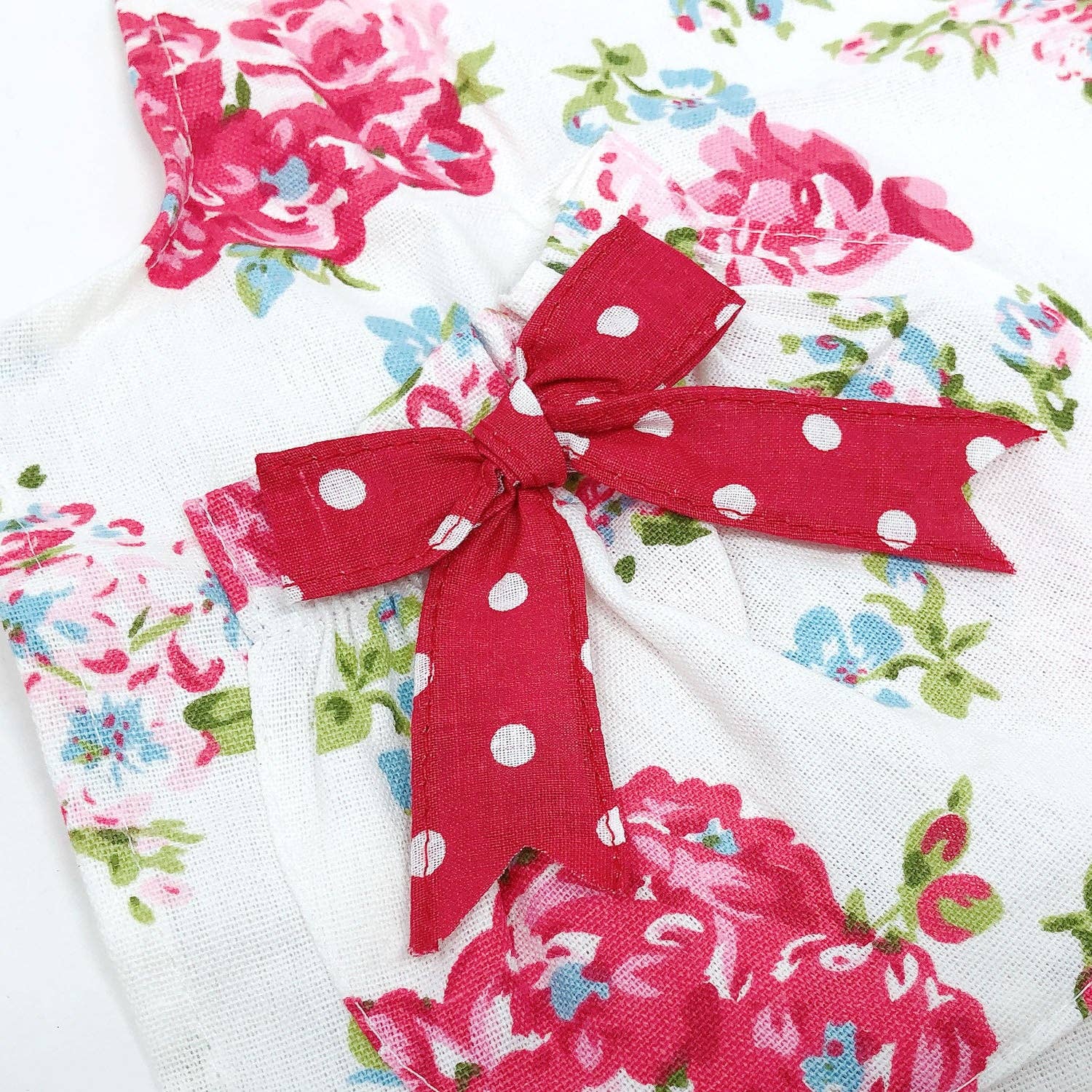 Wrapables.com - Wholesale Apron - Wrapables Mother and Daughter Ruffles and Roses Apron7