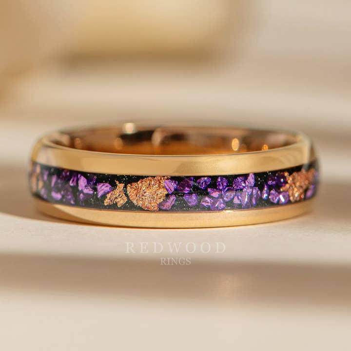 Bague en tungstène or rose avec feuille d'or rose et incrustation d'améthyste créée en laboratoire - 6MM pour la vente par Redwood Rings