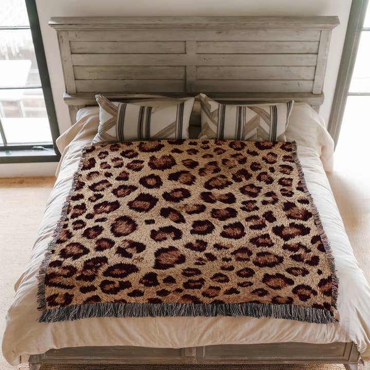 CasaIuliia - Wholesale Throw blanket - Chic Leopard Pattern Blanket – Modern Safari Tapestry Decor3