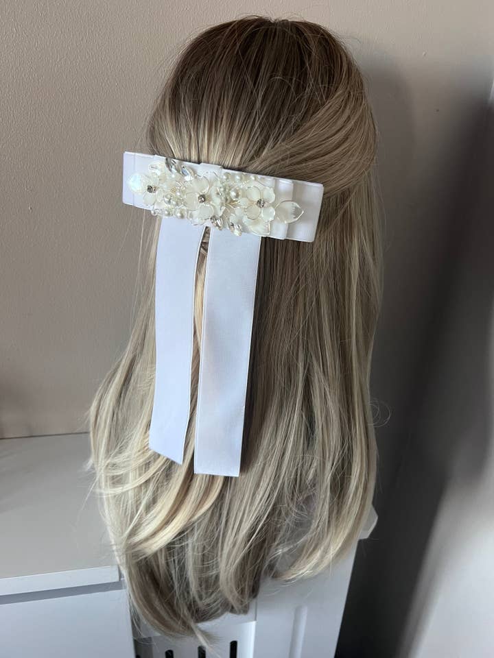 Fermaglio con Fiocco Largo in Velluto con Dettaglio di Perle e Fiori per la vendita all'ingrosso da parte di Preciuspearls