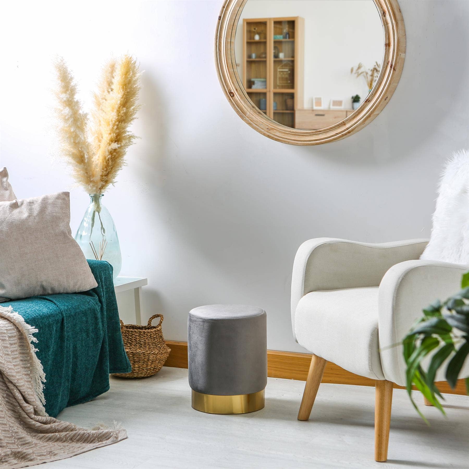 Rinkit Ltd – Großhandel Hocker – Runder samtbezogener Hocker als Fußbank – 29 cm Durchmesser x 36 cm Höhe – von Harbour Housewares8