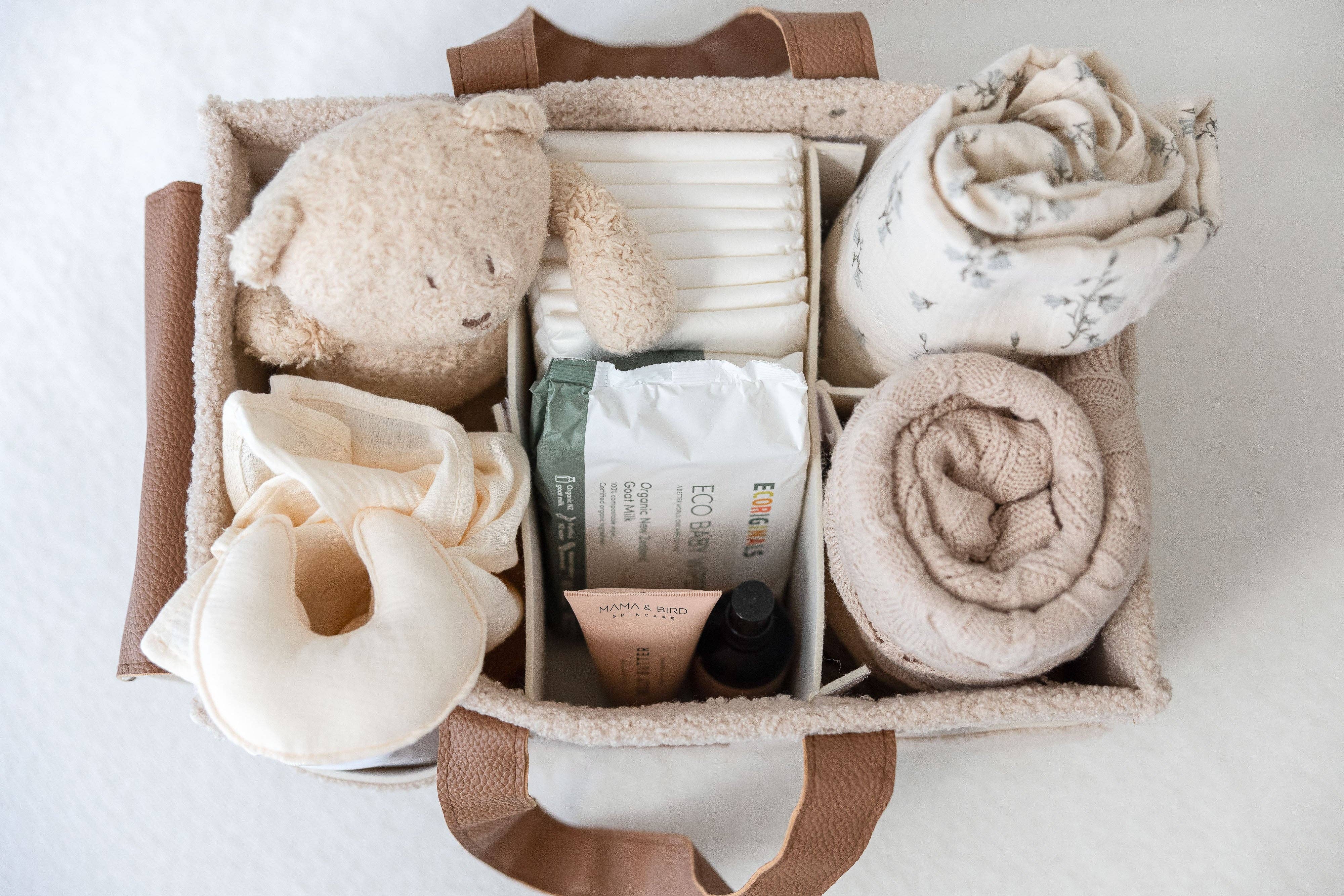 Bege Bolsa grande nude com bolso lateral para fraldas para venda a revendedores na Faire1