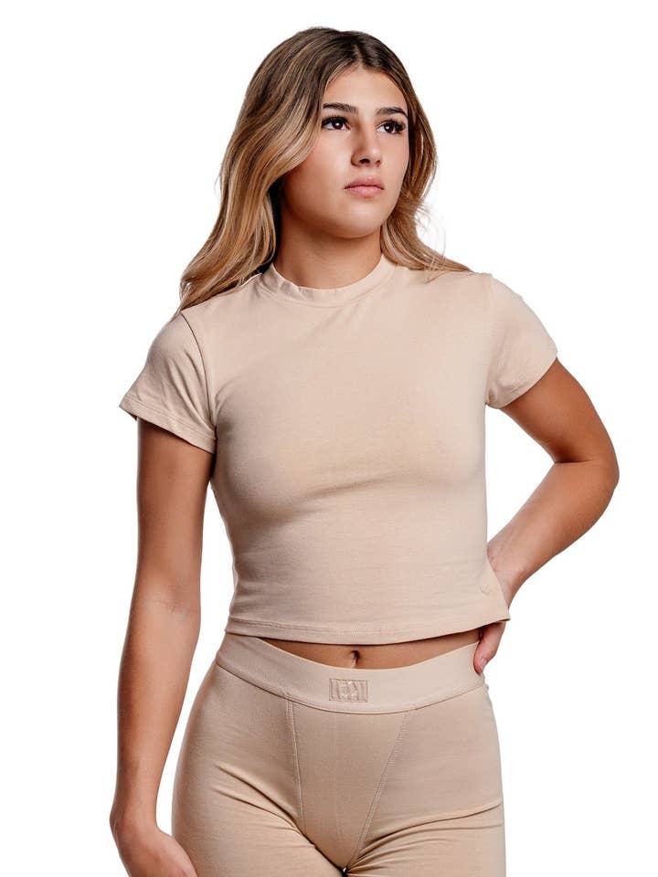 T-shirt en coton pour la vente par Cheeky Cherry Inc.