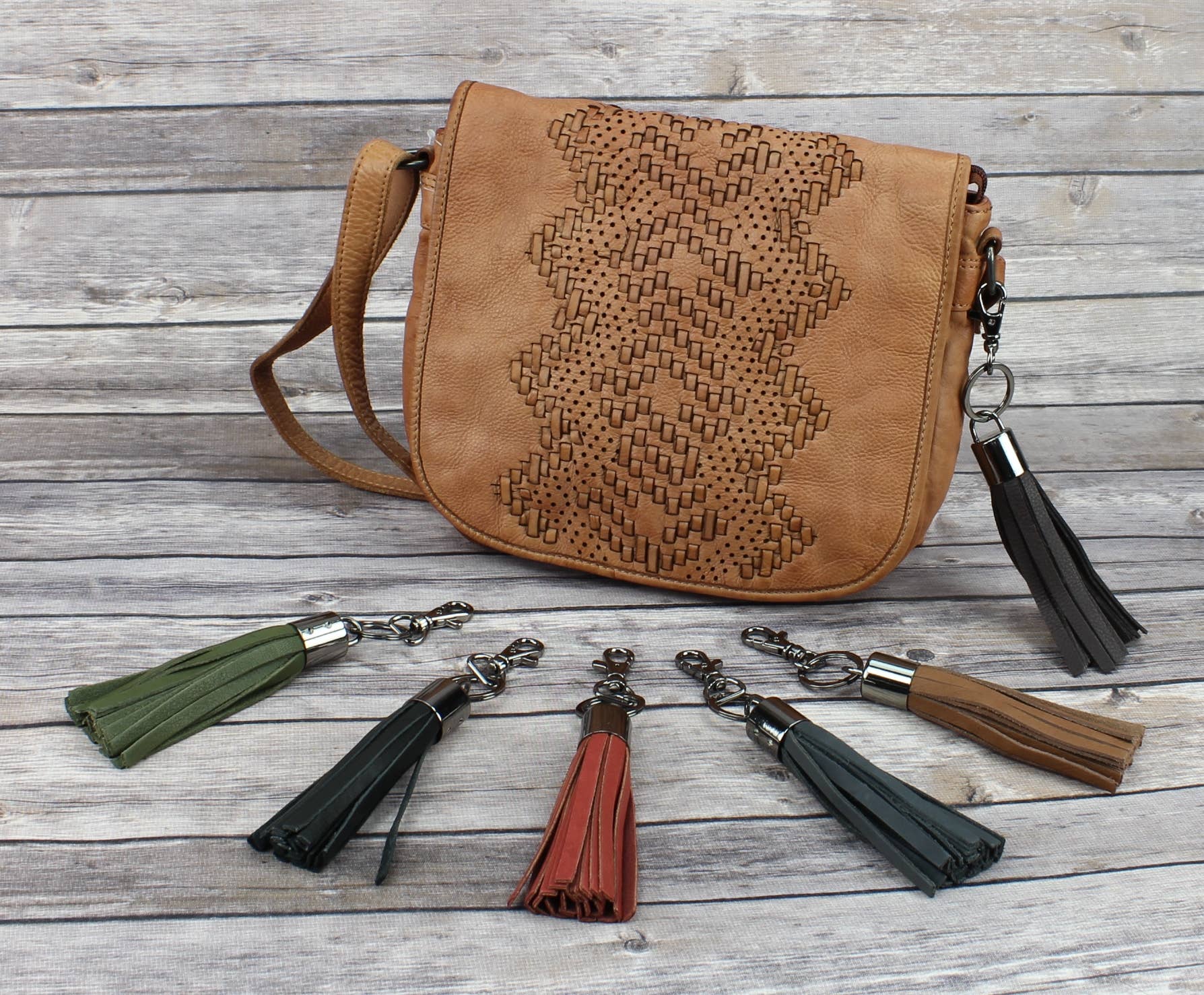 Leather Impressions Inc - Venta al por mayor Llavero - Mujer - Accesorio y llavero para bolso de piel con borlas5