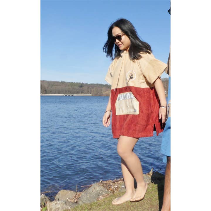 Inventsports Limited - Wholesale Retailer Sample - Unisex Apparel - Wave-Hawaii DUNAS Beach Poncho and changing Robe2