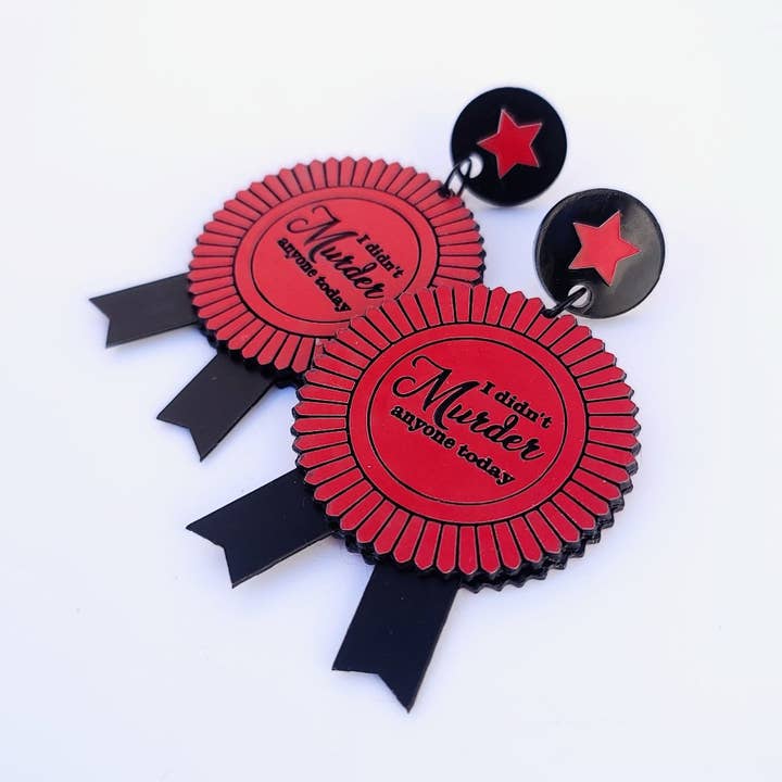 Boucles d'oreilles pendantes avec ruban de récompense "Je n'ai tué personne aujourd'hui" pour la vente par Mixtape Your Life