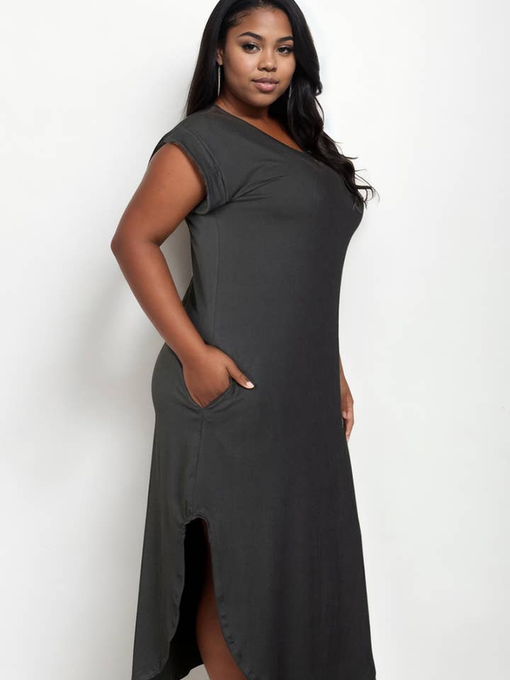 CAPELLA APPAREL - Wholesale Dress - Women's - Plus Size Hidden Pocket Batwing Sleeve V Neck Long Dress1