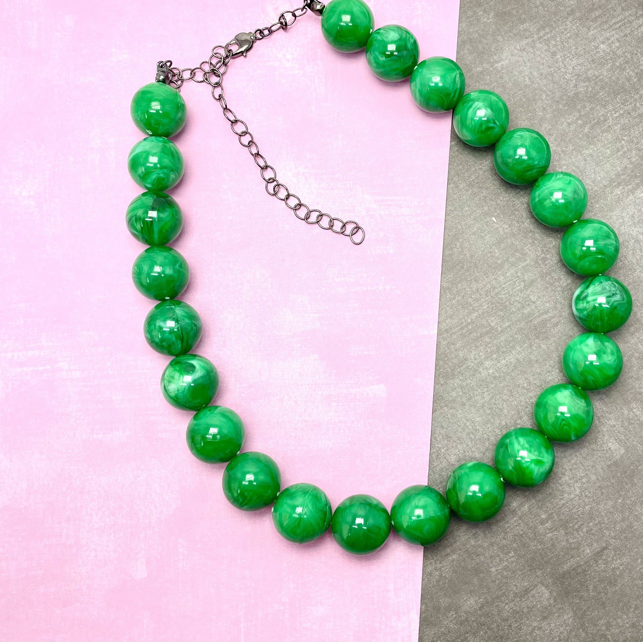 Leetie Lovendale - Vente Collier de perles - Collier Marco Perle Lucite Marbré Vert Émeraude4