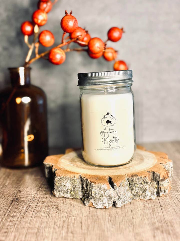 Bougie Autumn Nights 9,5 oz pour la vente par Sweetwater Heritage Co.
