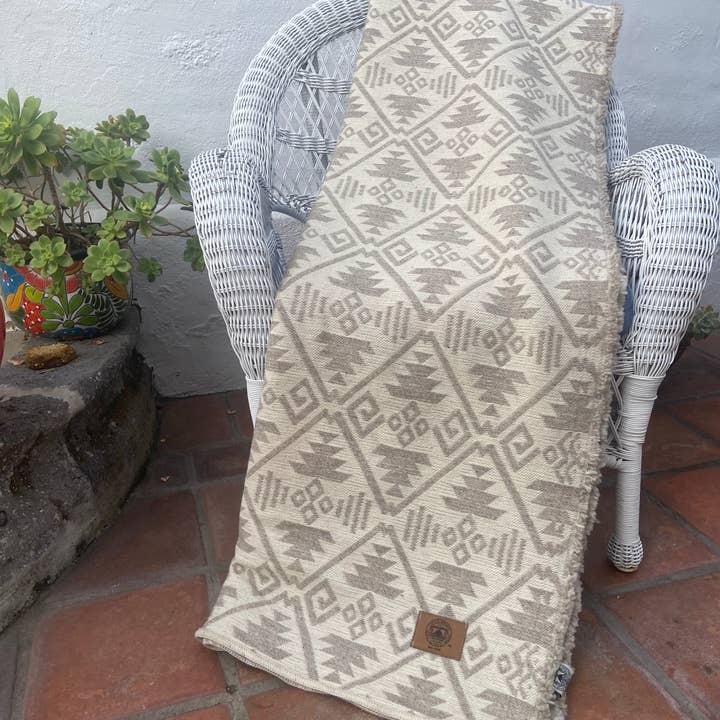 Cotacachi Premium Edition 100% Wool Blanket for wholesale by Little Amigos South America